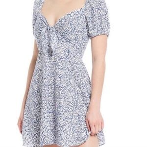 Gianni Bini Tie front dress